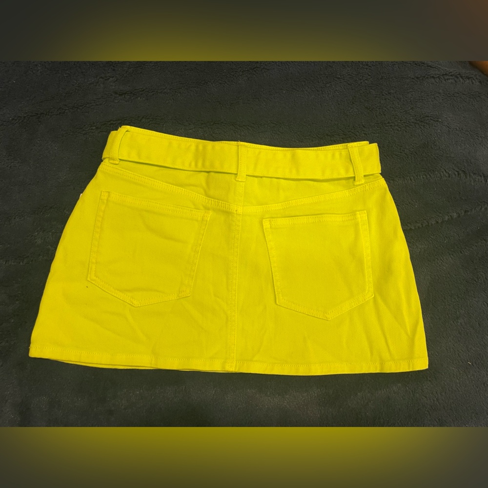 Women's Butterfly-Belted Twill Mini Skirt in Acid Green Medium